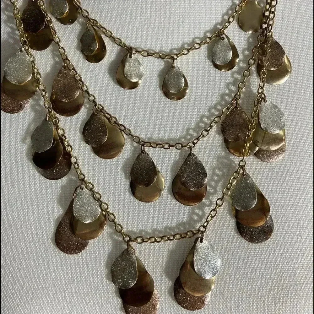 Stunning tri-tone three tiered necklace - Picture 3 of 5